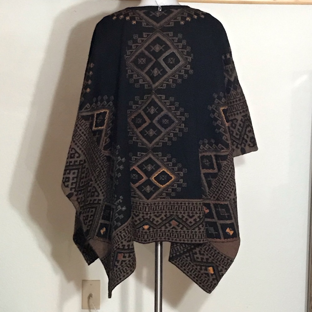 Exquisite Alpaca Pyramid Reversible Ruana **SOLD** - Picture 2 of 4